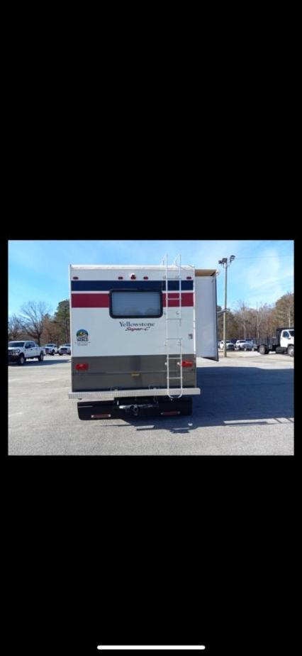 2006 Chevrolet  Kodiak 5500 Super C Yellowstone coach