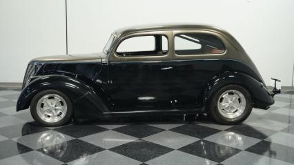 1937 Ford Tudor