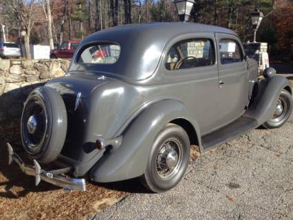 1935 Ford Sedan