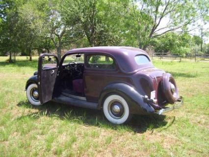 1936 Ford Sedan