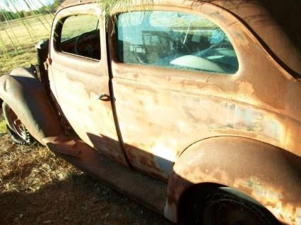 1937 Ford Sedan