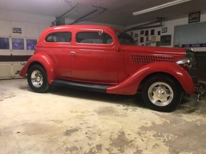 1935 Ford Sedan