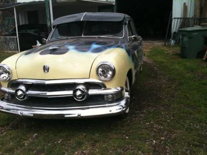 1951 Ford Sedan