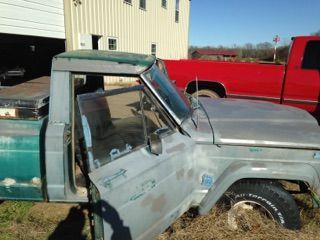 1965 Jeep J200