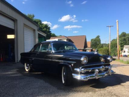 1954 Ford Crestline