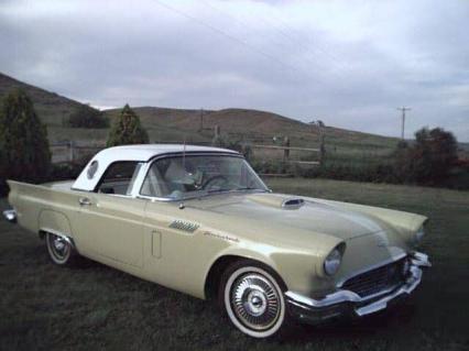 1957 Ford Thunderbird