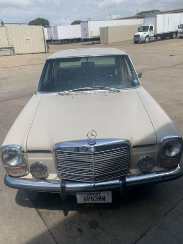 1972 Mercedes Benz 220D