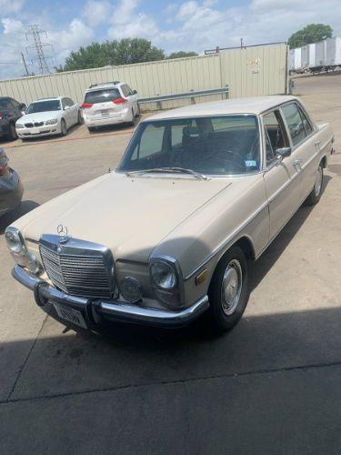 1972 Mercedes Benz 220D