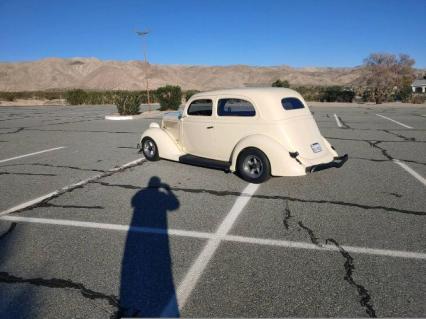 1936 Ford Sedan