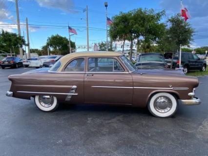 1953 Ford Crestline