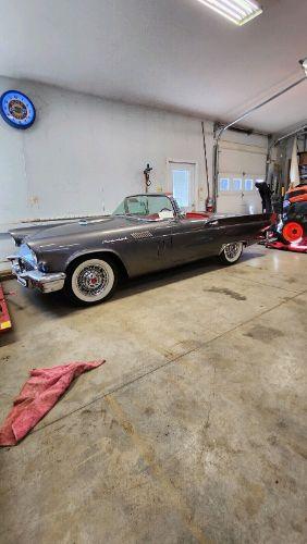 1957 Ford Thunderbird