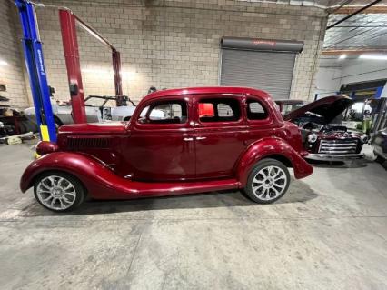 1935 Ford Sedan