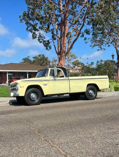 1968 Dodge D200