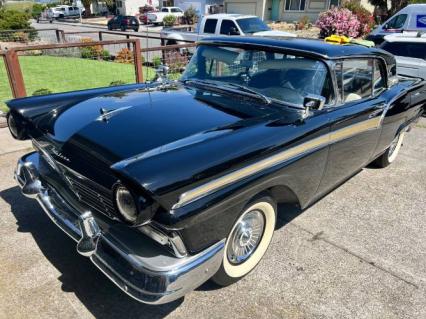 1957 Ford Skyliner