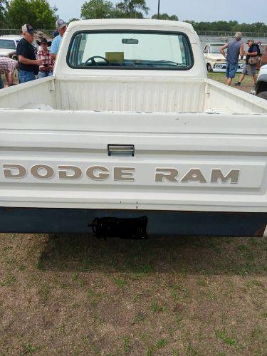 1986 Dodge D100