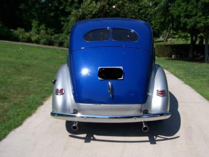 1940 Ford Sedan