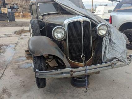 1933 Chrysler Sedan