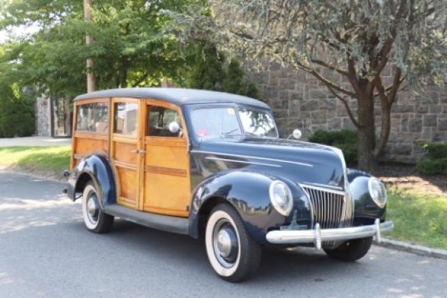 1939 Ford V-8 Deluxe Woody Wagon