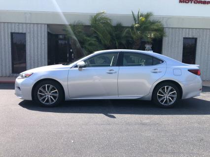 2017 Lexus ES 300h