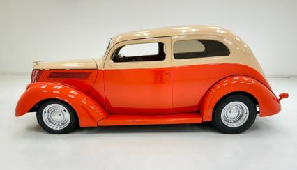 1937 Ford Deluxe