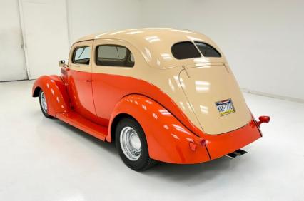 1937 Ford Deluxe